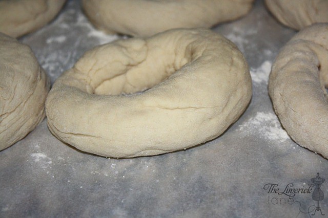 How to shape a homemade bagel