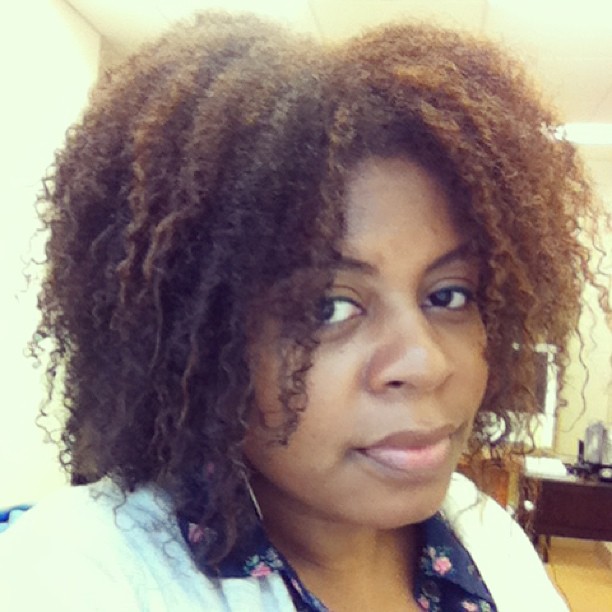 My curls are slowly trying to make a comeback. Yippie! I deep conditioned over night with my own concoction. Co-washed today with @ouidad Curl Co-Wash conditioner and styled with @hairrules Kinky Curling Cream. Love that stuff. Leaves hair soft and it was dry by the time I got to work. #naturalhair #thelimericklaneblog