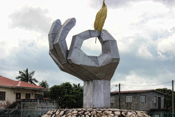 belize-statue