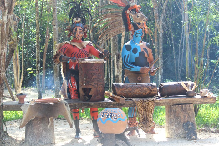 native-mayans-in-cozumel-mexico