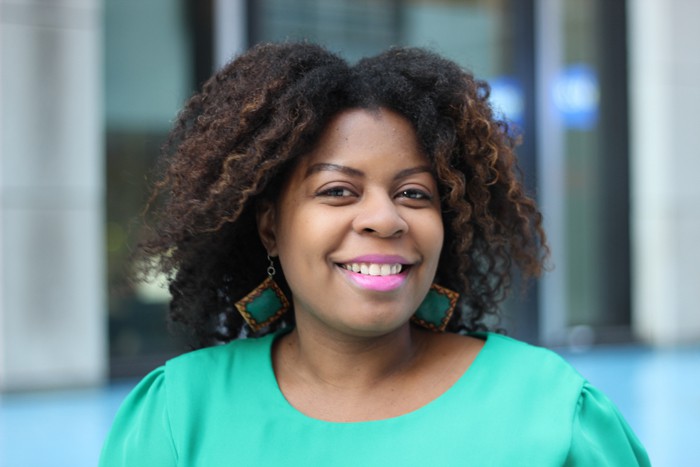 Estée-Lauder-pink-vibrations-lipstick