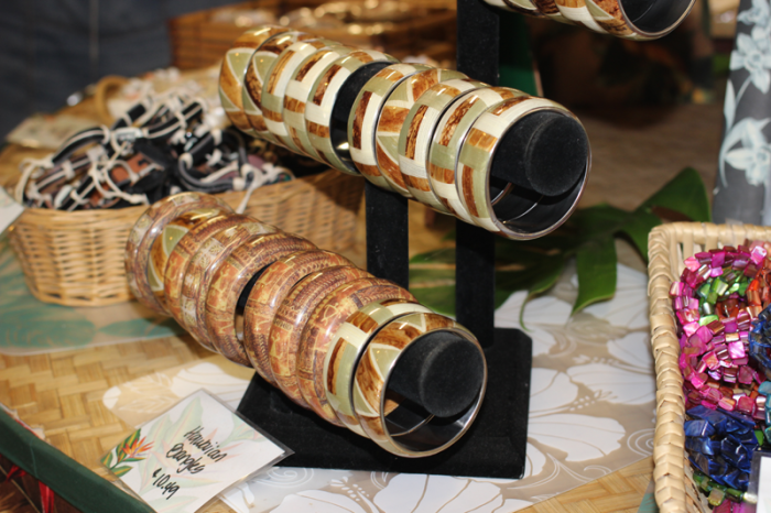 hawaiian-souvenirs-1