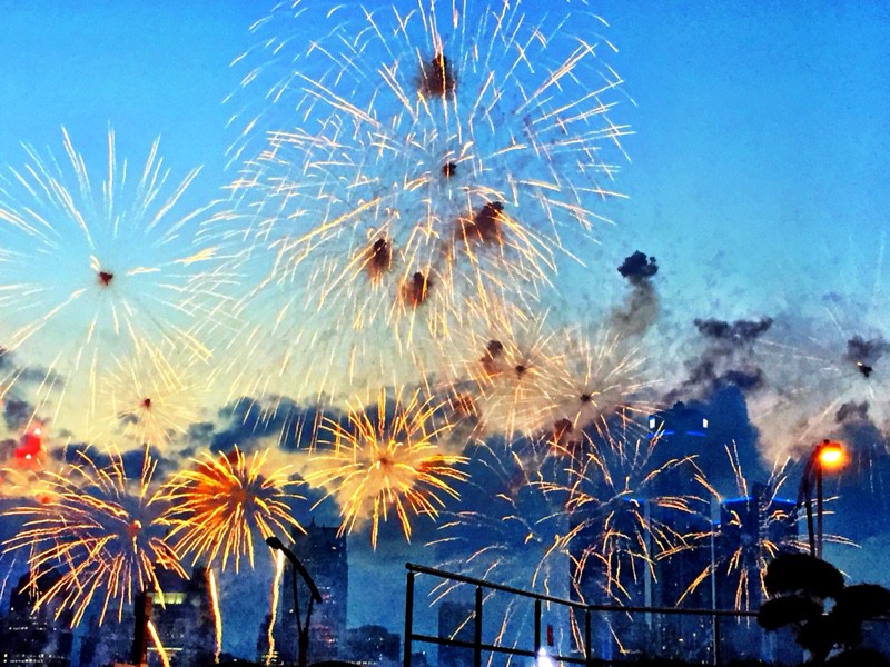 Watching Detroit 2015 fireworks from Canada.