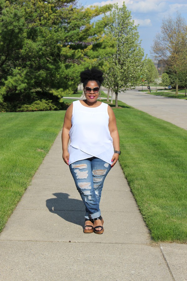 How to wear destructed boyfriend jeans.